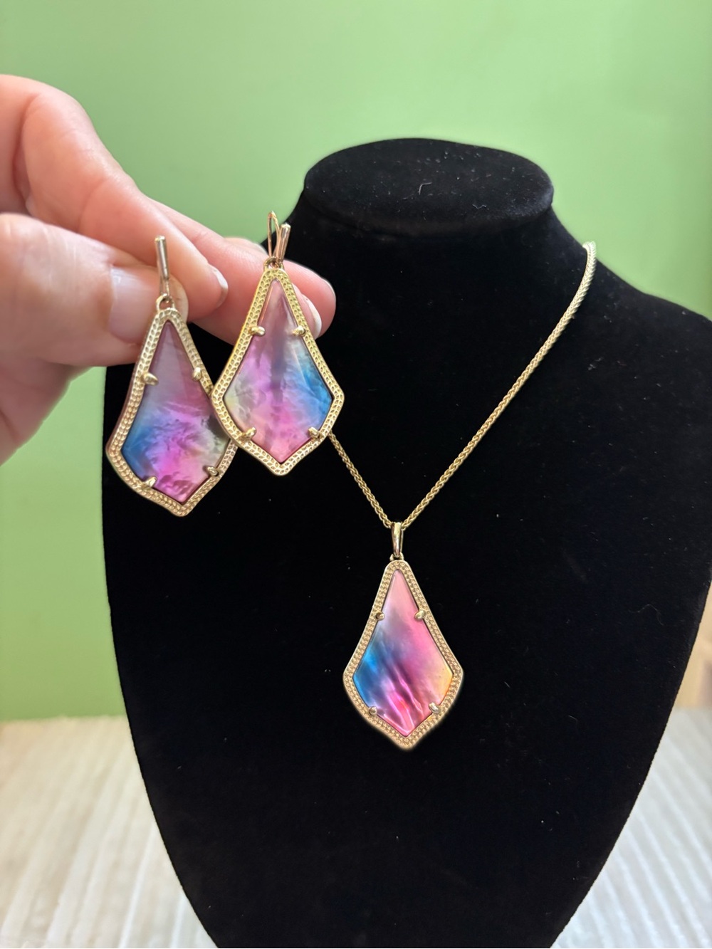Kendra Scott Multicolor Iridescent Pendant Necklace & Earrings Set